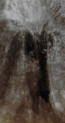 The "Lobachevskiy Anomaly": a possible Lunar "Seepage" (Absolute Natural Colors; credits for the additional process. and color.: Dr Paolo C. Fienga - Lunexit Team)
L'Anomalia di Lobachevskiy ha costituito (e, per certi versi, ancora costituisce) un Mistero.

Certo, una volta vista la sua configurazione esteriore e considerata l'area alla quale essa accede, questa "Colata Scura" (nero, marrone e arancio/rosso ruggine sono i colori che siamo riusciti ad isolare nel frame LRO) risulta davvero difficile da spiegarsi, anche se - lo dobbiamo dire - si tratta CERTAMENTE di un rilievo naturale (al limite, in immagini a bassa risoluzione ed attraverso riprese ottenute da determinate angolazioni e dunque secondo delle geometrie di illuminazione davvero peculiari, l'Anomalìa di Lobachevskiy la potremmo anche considerare come una sorta di "Struttura Effimera", ma nulla di più). 

Non è un'Anomalìa, nel senso "Borderline" del termine ma, volendo, la possiamo comunque considerare tale in senso geologico e geomorfologico.

Ad un esame di dettaglio del Rilievo Controverso (un "grazie" alle ottiche della Sonda LRO ed un "grazie" anche al lavoro svolto da un Tecnico dell'Immagine già citato in passato - che per motivi oscuri si cela dietro il nickname "Manny"), la sensazione che ne abbiamo ricavato è quella per cui si potrebbe - AL LIMITE! - trattare di un "Seepage" ("Colamento"), in buona sostanza simile a quelli che abbiamo visto e vediamo su Marte. 
Certo, l'idea che si possano verifcare delle (periodiche?) estrusioni di acqua sul Pianeta Rosso le quali, alla fine, si risolvono (visivamente) in tracce di colamento (Seepage, appunto), è accettabile; ma che una tale fenomenologia possa occorrere sulla Luna e per giunta attualmente (o in tempi recentissimi), la dobbiamo escludere in maniera assolutamente radicale.

Ad ogni modo, se l'Anomalia di Lobachevskiy fosse, effettivamente, un Seepage, allora esso potrebbe e dovrebbe - ragionevolmente - essersi verificato tra gli ottocento milioni ed il miliardo di anni fa, quando la Luna, sensibilmente più vicina alla Terra, era ancora un mondo attivo (vulcanicamente parlando) e, probabilmente, dotato di una (forse minimale, ma non è detto) Atmosfera.

Diverso è il discorso se assumessimo il dettaglio controverso come il prodotto di un fenomeno:

a) di "Vulcanismo Residuale" (una "mini-eruzione", ad esempio, ma, se lo fosse, purtroppo non riusciamo a vedere la "bocca", o "fissure", dalla quale sarebbe avvenuto il colamento di magma contenente i minerali colorati ora visibili), oppure di semplice 
b) Gravity Wasting (nel qual caso, la "colata" altro non sarebbe che il prodotto di una frana, occorsa a seguito di vibrazioni del suolo dovute a "logoramento e stanchezza" delle strutture superficiali più elevate, oppure - perchè no? - ad attività sismica (anch'essa residuale) o da impatto (magari un bolide di discrete dimensioni il quale è andato a schiantarsi non troppo lontano dalla zona di interesse).

La Verità, come ovvio, sarà difficilissimo scoprirla (semmai lo sarà), ma la certezza che abbiamo oggi - lo ripetiamo, grazie alle immagini LRO - è che questo controverso dettaglio è un Rilievo Naturale, il quale si caratterizza, come la NASA stessa ci insegna, per la presenza, su un'area (relativamente) "piccola", di un'elevata Diversità Mineralogica (evidente anche nel frame RAW in b/n, ma eclatante post-colorizzazione).
Una Diversità Mineralogica che ci dimostra ancora una volta - semmai ce ne fosse stato bisogno - che la Superficie del nostro unico Satellite Naturale è ancora ben lontana dall'essere pienamente compresa ed è, comunque, di gran lunga più variegata ed intrigante di quanto ci potessimo aspettare (anche se delle più che discrete evidenze di Surface Mineral Diversity le avevamo già ottenute attraverso la Missione Apollo 17).
Parole chiave: The Moon from Orbit - The "Lobachevskiy Anomaly"