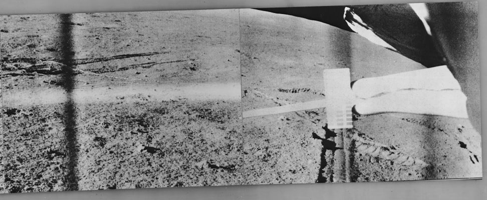 Lunar Panorama: disturbed soil and Rover Tracks
nessun commento
Parole chiave: Lunar Surface - Finely Textured Soil