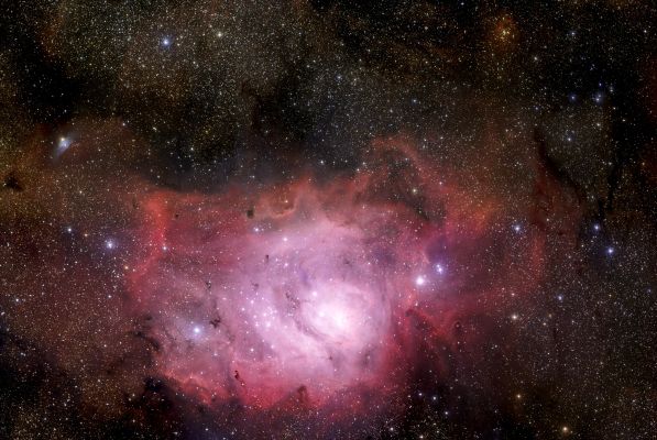 M 8 - The "Lagoon Nebula"
"...Passò un giorno e vennero gli uccelli, vennero le volpi e quindi vennero le mosche, le farfalle e le vespe. 

E Judd si mosse; Judd, a suo modo, generò ancora. 

Nelle sue viscere si tenevano al caldo le larve di mosca, nella tana di una volpe si litigò per la carne buona della sua coscia.

Dopo di che, ci volle poco. 
Le ossa ingiallirono, le ossa si sgretolarono e nulla più rimase, se non uno spazio vuoto che, un tempo, era stato riempito di respiri ed intenzioni.

Oscurità, Luce, Oscurità, Luce, nei secoli dei secoli.

Nè l'Una, nè l'Altra, egli interruppe mai, con il suo nome...".

Clive Barker
Parole chiave: From Earth Pictures - Professional Pictures