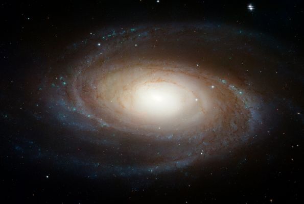 M 81 - Spiral Galaxy
"Post nubila, Phoebus"

(antico detto augurale)

"Dopo le nuvole, il Sole"
Parole chiave: From Space Images - Hubble Space Telescope
