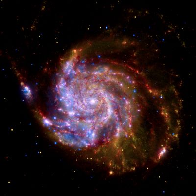 M 101
In 1609, Galileo improved the newly invented telescope, turned it toward the heavens, and revolutionized our view of the universe. In celebration of the 400th anniversary of this milestone, 2009 has been designated as the International Year of Astronomy. 

Today, NASA's Great Observatories are continuing Galileo's legacy with stunning images and breakthrough science from the Hubble Space Telescope, the Spitzer Space Telescope, and the Chandra X-ray Observatory. 

While Galileo observed the sky using visible light seen by the human eye, technology now allows us to observe in many wavelengths, including Spitzer's infrared view and Chandra's view in X-rays. Each wavelength region shows different aspects of celestial objects and often reveals new objects that could not otherwise be studied. 

This image of the spiral galaxy Messier 101 is a composite of views from Spitzer, Hubble, and Chandra. 

The red color shows Spitzer's view in infrared light. It highlights the heat emitted by dust lanes in the galaxy where stars can form. 
The yellow color is Hubble's view in visible light. Most of this light comes from stars, and they trace the same spiral structure as the dust lanes. 
The blue color shows Chandra's view in X-ray light. Sources of X-rays include million-degree gas, exploded stars, and material colliding around black holes. 

Such composite images allow astronomers to see how features seen in one wavelength match up with those seen in another wavelength. It's like seeing with a camera, night vision goggles, and X-ray vision all at once. 

In the four centuries since Galileo, astronomy has changed dramatically. Yet our curiosity and quest for knowledge remain the same. So, too, does our wonder at the splendor of the universe. 

The International Year of Astronomy Great Observatories Image Unveiling is supported by the NASA Science Mission Directorate Astrophysics Division. The project is a collaboration between the Space Telescope Science Institute, the Spitzer Science Center, and the Chandra X-ray Center. 



Parole chiave: From Space Images - Hubble, Chandra X-Ray and Spitzer Space Telescope (SST)