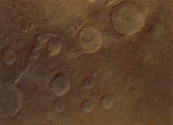 Color shots from Mars-5 (4 - Natural Colors; credits for the additional process. and color.: Dr Paolo C. Fienga - Lunexit Team)) 
Un tentativo di colorizzazione naturale, su un frame veramente "difficile" da interpretare.
Parole chiave: Mars from orbit - Cratered Region