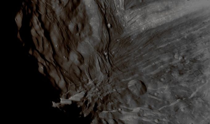 Verona Rupes (Absolute Natural Colors; credits for the additional process. and color.: Dr Paolo C. Fienga - Lunexit Team)
nessun commento
Parole chiave: Uranus' Moons - Miranda