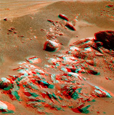 Small Crater and "Pointed Rocks" on the way to Endurance - Sol 87 (Hi-Def3-D - Natural Colors; credits and Copyright: Dr G. Barca and Lunar Explorer Italia)
E vai: un "Capolavoro" dopo l'altro...Osservate attentamente le rocce acuminate in primo piano e provate a cogliere il dislivello esistente fra la superficie su cui si trova il Rover mentre riprende e la superficie ripresa (ostacoli e "Trappole" incluse).
Solo la Tridimensionalità, in fondo, può farci realmente capire il motivo per cui il VERO miracolo degli "Oltre 1600 Soles" è stato nella "sopravvivenza" dei Rover non solo e non tanto alla "crudezza" del Clima Marziano quanto, piuttosto, ai rischi connessi alle loro peregrinazioni - guidate in modalità remota e con uno scarto temporale fra la scelta dell'azione da compiere, il comando operativo (ordine di esecuzione) e l'esecuzione dell'ordine (exx.: viaggia; curva; sali; scendi; procedi a velocità costante per "n" minuti o "x" metri etc.) prossimo, a volte, a quasi 20 minuti!

Per quanto attiene lo specifico di questa elaborazione, possiamo solo ribadire il concetto iniziale: Capolavoro.
Parole chiave: Martian Surface