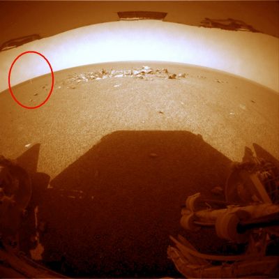 Possible "Transient Event" on Mars (1) - extra detail mgnf (Sol 1157)
Una svista? Un dettaglio irrilevante? O forse la "cristallizzazione" in un frame from Mars di un reale Evento Transitorio?

Innanzitutto, congratulazioni e complimenti al Dr Gianluigi Barca per la possibile scoperta e, comunque, per l'occhio dimostrato! Per il resto...andiamo a vedere il detail mgnf...
Parole chiave: Martian Surface - Possible Transient Event