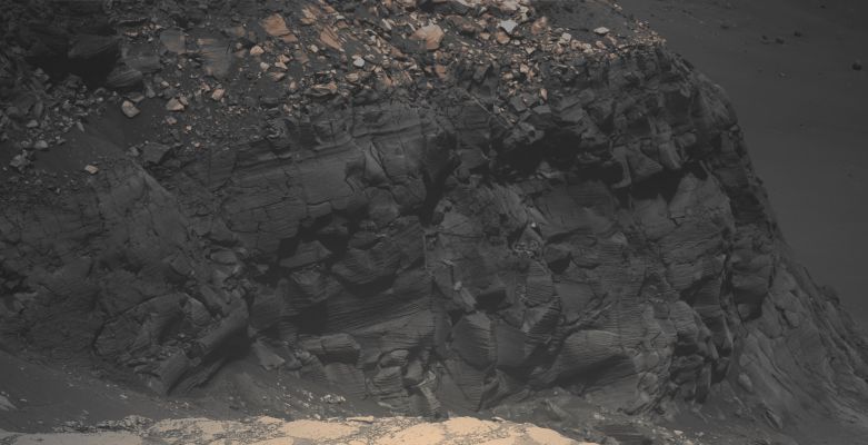 Cape St. Mary (natural - but highly darkened - colors; MULTISPECTRUM processing; credits: Lunexit)
Caption NASA:"Another of the best examples of spectacular cross-bedding in Victoria Crater are the outcrops at Cape St. Mary, which is an approx. 15 mt (45 foot) high promontory located along the Western Rim of Victoria Crater and near the beginning of the Rover's traverse around the rim. Like the Cape St. Vincent images, these Pancam Super-Resolution images have allowed scientists to discern that the rocks at Victoria Crater once represented a large dune field that migrated across this region. 

This is a Mars Exploration Rover Opportunity PanCam image mosaic acquired on Sol 1213 (June 23, 2007), and was constructed from a mathematical combination of 32 different blue filter (480 nm) images".

Nota Lunexit: attraverso il darkening del frame originale e l'esaltazione dei contrasti, riteniamo di poter dire - con un ragionevole margine di certezza - che il "Paving" (di Victoria come di Endurance) ed il "Boulders Carpet" (tappeto di macigni) che paiono caratterizzare l'outer rim di questi Crateri, posseggono un'albedo molto più alta delle pareti dei Crateri stessi ed un colore molto più vicino all'argento/arancio, piuttosto che al giallo/cenere. Questi indizi, a nostro parere, sono il possibile indice di una matrice cristallina dei rilievi in questione (vetrificazione?); una matrice che potrebbe essere "responsabile" dei curiosi giochi di colore che i Crateri Victoria ed Endurance sembrano generare allorchè viene tentata la colorizzazione di frames ottenuti in particolari ore del giorno (e cioè con luci radenti e/o con luci perpendicolari al rim dei Crateri).
Parole chiave: Victoria Crater - Cape St. Mary