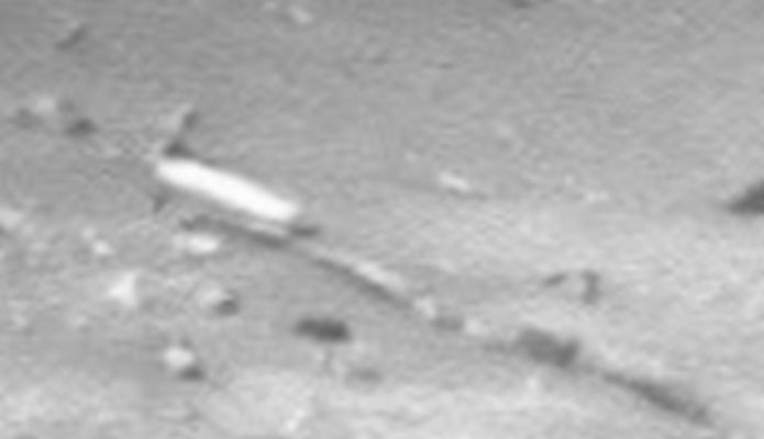 Unusual Surface Feature inside Victoria Crater (extra-detail mgnf) - Sol 1349
Il detail mgnf che ci viene proposto dal bravissimo Dr Gianluigi Barca non risolve i nostri dubbi, anzi...li alimenta! Che cosa stiamo guardando? Una sorta di spezzone di tubo arrivato da chissà dove? Una roccia affusolata la cui forma ed albedo la rendeno simile ad una sorta di "colonna" di marmo? 
Oppure è solo un semplice rilievo il quale, ai nostri occhi ed in ragione della particolare inquadratura adottata dal Rover, ci sembra "misterioso" mentre invece misterioso non lo è affatto?

Domande, ancora una volta...

Ed un grande "BRAVO", come sempre, al Dr Barca (per l'occhio, la passione e la - enorme - pazienza che ci dimostra già da un paio d'anni).
Parole chiave: Victoria Crater - Unusual surface feature