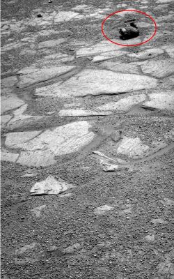 Unusual Surface Feature: Big Mouth! (1) - Sol 1531 (context frame; credit: Dr G. Barca)
Dalla cura e dall'occhio del Dr Barca: illusioni ottiche? Fossili? Rocce strane? Forme Vitali Indigene? "Tarocchi" (rectius: maniplazioni grafiche) od "Equilibri Impossibili"? Decidete Voi!

Noi diciamo solo una cosa: chissà...
Parole chiave: Martian Surface - Unusual Surface Feature - Victoria Crater