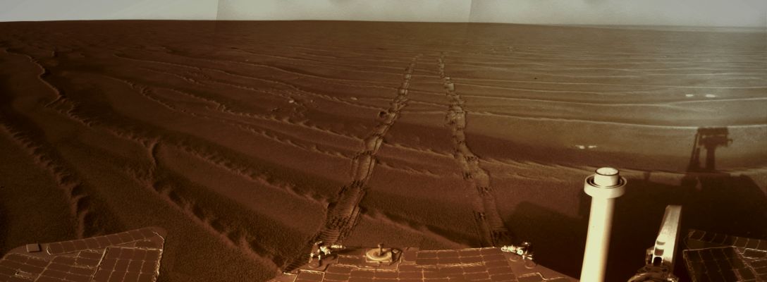 North-Eastern Meridiani - Sol 1687 (natural colors; credits: Lunar Explorer Italia)
Caption NASA:"This mosaic of frames from the Navigation Camera on NASA's Mars Exploration Rover Opportunity gives a view to the North-East from the Rover's position on its 1687th Sol (Oct. 22, 2008). 

By that date, Opportunity had driven Southwestward from Victoria Crater, beginning a long trek toward a larger crater, Endeavour".
Parole chiave: Mars Panorama - Meridiani Planum