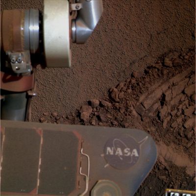 "Dusty" NASA-logo - Sol 1915 (ALL Filters ON; credits: Dr M. Faccin & Lunar Explorer Italia)
Una elaborazione, anche questa, bellissima e tecnicamente perfetta, assolutamente degna di competere (e probabilmente vincere!) con le elaborazioni NASA-Original.
Parole chiave: Spacecraft - MER Opportunity - Solar Panel and Surface