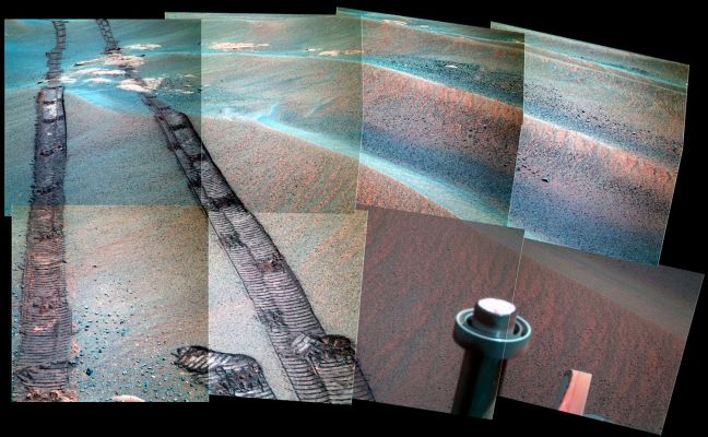 Work in Progress! - Sol 1978 (by Dr M. Faccin)
Un "Mosaico Incompiuto"? 
No. 
Questo è un "Tributo", creato dal nostro sempre eccezionale Marco Faccin, al Lavoro che deve essere svolto per poter offrire al Pubblico di Lunexit un prodotto finale "VALIDO". 

Ma lasciamo parlare Marco:"...intanto si può vedere che siamo noi a creare i mosaici senza scopiazzare quelli già fatti (per giunta male) dalla NASA; poi notiamo come per ogni frame - a seconda dell'Angolo di Incidenza Solare proprio di ciascuno - la sua luminosità relativa cambi e quindi, alla fine, il tutto debba essere ricalibrato; idem dicasi per le diverse gradazioni di colore - che variano notevolmente da frame a frame - e per la risoluzione dell'immagine finita in rapporto alle singole risoluzioni dei singoli frames che servono a comporla.

Insomma, quando offriamo un mosaico completo al Pubblico, il Lettore deve (almeno provare a) comprendere quanto lavoro c'è dietro e come ogni frame debba essere collocato nel mosaico in maniera da assecondare una geometria visuale perfetta considerato l'angolo iniziale di ripresa.

Quanta fatica ci vuole? Tanta! 
Quanto tempo? Tanto. 
Mi faccio un mazzo enorme ma, lo ammetto, mi piace così: anche quando il risultato finale è comunque imperfetto, certo. Imperfetto, ma sempre migliore di alcuni mosaici fatti dalla Nasa (che peccano parecchio sulla geometria...).

Io credo che se qualcuno guarderà questo "mosaico incompiuto" con un pizzico di pazienza e cura per il dettaglio, gli sarà facile comprendere il livello al quale siamo arrivati...".

Si. Questo lo auspichiamo davvero. Tutti.
Parole chiave: Martian Surface - Rover Tracks and Ripples