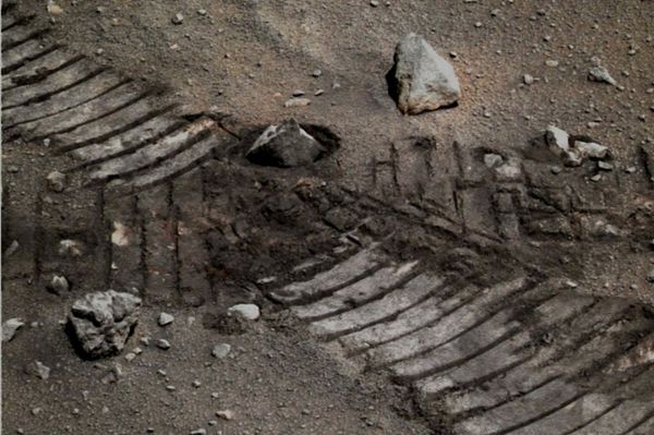 Crossing and Crunching... - Sol 2091 (Natural Colors; credits: Dr G. Barca - Lunexit Team)
nessun commento
Parole chiave: Martian Surface - Rover Tracks, Pebbles and Pinkish Sand