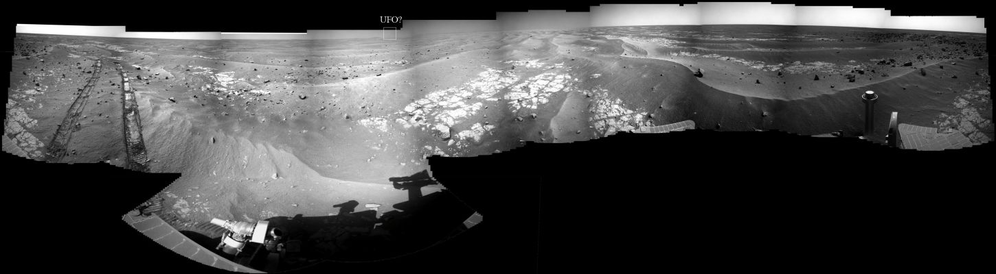 UFO over Meridiani Planum or just an Image-Artifact? - Sol 2167 (Image-Mosaic; credits: Dr M. Faccin - Lunexit Team)
nessun commento
Parole chiave: Mars Panorama - Meridiani Planum - Controversial