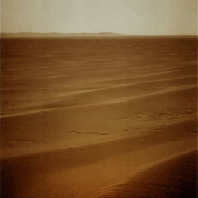 Distant Horizon... - 2251 (Natural Colors; credits for the additional process. and color.: Dr Paolo C. Fienga - Lunexit Team)
Sembra una lontana catena montuosa, oppure una serie di colline ravvicinate (tipo le "Columbia Hills" del Cratere Gusev), ed invece è solo il bordo esterno (Outer Rim) del Grande Cratere Endeavour, immerso nella foschia...
Parole chiave: Martian Horizon - Meridiani Planum