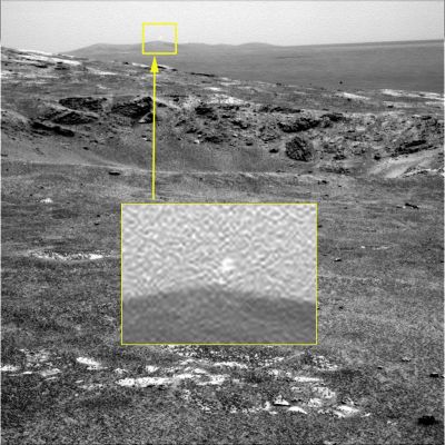 Smoke Emission or just a Camera Artifact? - Sol 2471 (CTX Frame - credits for the research: Ivana Tognoloni - Lunexit Team)
Dalla nostra Amica e Senior Partner, Ivana Tognoloni, un ennesimo spunto di riflessione: la chiazza biancastra, e con pixellatura anomala rispetto al resto (rectius: alla quasi totalità) del frame, è un nuovo tipo di artefatto fotografico (---> camera artifact) oppure potrebbe (e sottolineiamo POTREBBE) trattarsi dell'evidenza di un fenomeno reale di un qualche tipo (eventualmente un fenomeno vulcanico - i.e.: emissione di fumi/vapori - oppure la conseguenza di un recentissimo impatto meteorico - e la texture della parte bassa del frame, proprio al di sotto della chiazza chiara sembrerebbe confermarlo)?
Parole chiave: Martian Horizon - Gusev Crater - Controversial