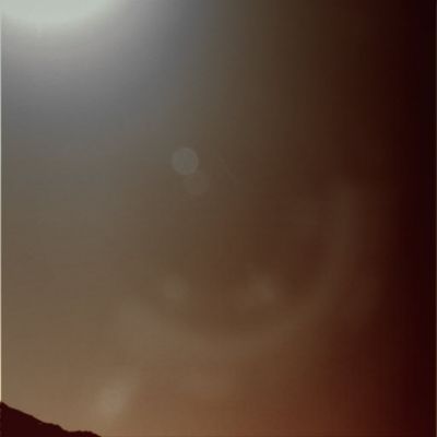 The Sun and a "little piece" of Mars - Sol 288 (True Colors; credits: Lunexit)
E così, dopo innumerevoli tentativi, probabilmente siamo arrivati alla fine...Il che vuol dire, per ciò che riguarda i colori del "giorno pieno" di Marte, quello che vedete qui. 
Parole chiave: Martian Sky