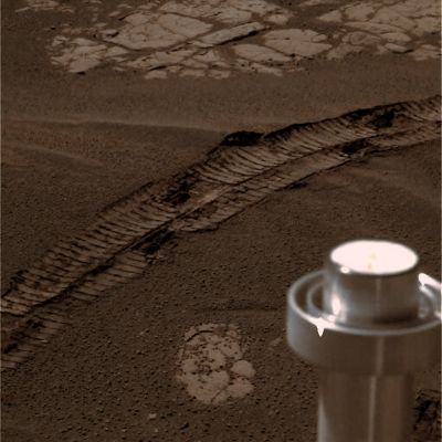 Rover Tracks and Antenna MAST - Sol 570 (possible True Colors; credits: Dr G. Barca & Lunexit)
nessun commento
Parole chiave: Spacecraft - MER Opportunity - Antenna MAST and Surface with Rover Tracks