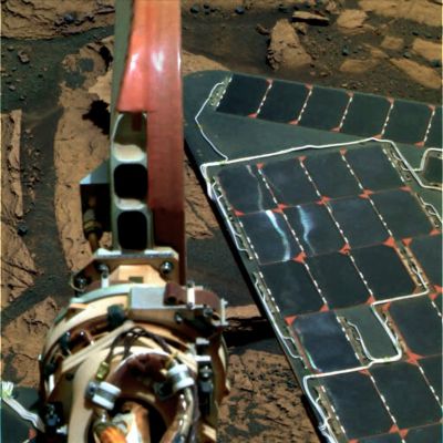 Opportunity's perfectly CLEAN Solar Panels - Sol 661 (natural colors; credits: Dr G. Barca)
Due splendide elaborazioni del bravissimo Dr Gianluigi Barca che ci mostrano, mentre il Sole splende quasi a picco sulla Piana di Meridiani, i Pannelli Solari - splendidamente immacolati! - di Opportunity.

Tutto questo per riflettere - ancora una volta... - a proposito di quello che Marte, in accordo al nostro Lavoro, "è", in relazione a quello che Marte, invece ed in accordo al Lavoro NASA, "sembra".
Parole chiave: MER Opportunity - Solar Panels and soil