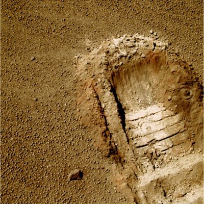 The "Texture" of Meridiani Planum - Sol 929 (natural colors; credits: Lunexit)
nessun commento
Parole chiave: Martian Surface - Rover Tracks and Berries