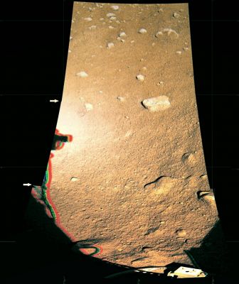 Slightly Over-exposed... - Sol 3 (Superdefinition + MULTISPECTRUM; credits: Dr M. Faccin & Lunexit)
L'immagine, come Voi stessi potete facilmente valutare, è leggermente sovraesposta. Ma sin qui, passi...La verità è che questo frame, prima dell'additional processing (riallineamento dei frames che formano la fotocomposizione incluso) il quale è stato posto in essere dal nostro eccezionale Dr Faccin, era praticamente inguardabile.
Qualcuno dei "vizi" in oggetto? 
Lasciamo che sia lo stesso Marco a raccontarceli:"...sono intervenuto per tentare di migliorare la foto-composizione (collage) operata dalla Nasa. Se si guardano i frames originali - e specie i photo-composites -, non si può non notare che essi fanno semplicemente schifo. Ma "caspita" (!), dico: qui abbiamo dei frames che ci mostrano un altro Pianeta, che sono costati MILIONI DI DOLLARI, che potrebbero fornire indizi preziosissimi ed i Signori della NASA e della University of Arizona che fanno? Li incollano alla "come viene, viene": sommariamente. Male.
Allora, qui bisogna intendersi: la mia non è pignoleria fine a se stessa ma, in questi casi (visto il valore, Storico e Scientifico dei frames e valutati i costi per AVERE questi frames) un pò di precisione è ESSENZIALE.
Questa è ormai una questione di Professionalità...che manca! E che diavolo. E' come se portassi la mia macchina dal carozziere per una revisione e riverniciatura ed il lavoro venisse poi fatto - ripeto - "sommariamente"; alla "speriamo che non se ne accorga". Ma io me ne accorgo, ed a quel punto che faccio? Prendo per il collo il carrozziere e lo trito!
Ok, fine dello sfogo. 
Lasciamo anche stare i "carrozzieri" (quelli che fanno il loro lavoro onestamente, intendo...), ma qui la verità va detta AD ALTA VOCE ED UNA VOLTA PER TUTTE: io (tutti noi) mi sento insultato e preso in giro da questa gente. Ma che cosa pensano? Che il "resto dell'Umanità" sia composto da fessi certificati? 
Prova a notare: quando (ri)compongono i 3 frames RGB, neppure li allineano correttamente - infatti, se noti, la porzione superiore del frame è pateticamente fatta male.
La mia opinione? a Pasadena stanno davvero esagerando: stanno fornendo spazzatura al Mondo. 
Ci danno da mangiare (sorry: da analizzare) gli scarti e pretendono che noi li si veda per pietanze sopraffine. Ma per favore!...".

Lo "sfogo" del Grande Marco Faccin è lo sfogo di tutti noi. E non è neppure uno sfogo "nuovo": pensate ai fotomosaici Apollo e Soujourner-Pathfinder (atroci); alle colorizzazioni psichedeliche Viking, Opportunity e Spirit (folli e brutte). 
Il materiale che viene messo in Rete è, oltre che incompleto - quasi sempre -, pure rappresentativo dello "scarto dello scarto". Insomma: viene dato al Pubblico lo strettissimo indispensabile per non spingerlo a dire "quanti miliardi gettati via per nulla".

Ora, come Voi sapete bene, noi rispettiamo profondamente la NASA. Da sempre. E come scrivemmo in un articolo di qualche tempo fa, "...se la NASA non esistesse, bisognerebbe inventarla...". Tutto vero.

Noi rispettiamo l'Ente Spaziale più grande e più efficiente del Mondo, il quale ci permette di eseguire - ogni giorno - il nostro Lavoro di Ricercatori e Divulgatori.
Ma questo Rispetto ci farebbe piacere che venisse contraccambiato.

E si: perchè se la NASA e l'Esplorazione Spaziale hanno un "seguito", è (anche) grazie al Lavoro (ingrato e non retribuito) svolto da Istituti di Ricerca e di Divulgazione come il nostro. 
E' (anche) grazie alla Passione, alla Curiosità ed all'Entusiasmo di decine di migliaia di "Space-Fans".
E' (anche) grazie al Lavoro - anch'esso ingrato e non retribuito - che MIGLIAIA di free-researchers ed anomaly hunters svolgono ogni giorno, 365 giorni l'anno.

Insomma: la NASA - e per questo noi non possiamo far altro che esserle GRATI - ci fornisce PREZIOSISSIMI SPUNTI ed ELEMENTI DI STUDIO tutti i giorni. 
Ma, per favore, che non ci tratti da stupidi, perchè - ironicamente, anche grazie agli Amici di Pasadena - noi non lo siamo.

Amen.
Parole chiave: Martian Surface - Pebbles and Small Rocks