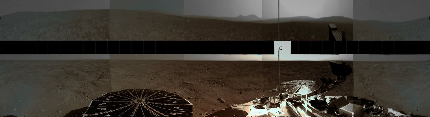 Arctic Panorama (MULTISPECTRUM; credits: Lunexit)
Notizia dell'ultima ora: malfunzionamento di alcuni circuiti del Phoenix Lander. Il Sito NASA dedicato è, al momento, non raggiungibile.
Ricerca di "Interesse e Pathos" o "Problema Reale Grave"? Pubblicheremo le novità non appena possibile.

Caption NASA:"This view is compiled of images from Phoenix's Stereo Surface Imager (SSI) camera that were taken on Soles 1 and 3. The top portion has been stretched eight fold to show details of features in the background. Phoenix's Parachute, Backshell, Heat-Shield, and Impact Site can also be seen".
Parole chiave: Martian Panorama - Vastitas Borealis