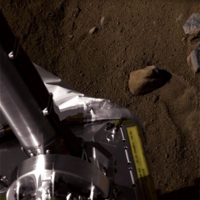 Phoenix and the Landscape in True Colors! - Sol 7 (Superdefinition; credits: Dr Gianluigi Barca)
Un Lavoro FANTASTICO del Dr Barca: un Lavoro che non ha ASSOLUTAMENTE NULLA da invidiare alle elaborazioni NASA, anzi...Lasciatecelo dire: semmai è vero il contrario!
Parole chiave: Spacecraft - Phoenix Lander and surroundings