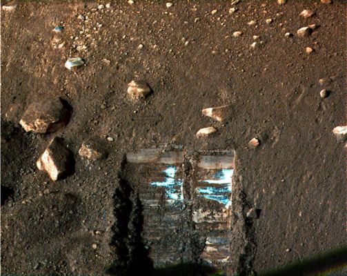 Ice or Salt? - Sol 18 (Superdefinition - natural but enhanced colors; credits: Dr M. Faccin)
Una interpretazione davvero spendida, capace di evidenziare sottilissime differenze di colore e di texture: COMPLIMENTI al Dr Faccin!
Parole chiave: Martian Surface - Ice or Salt