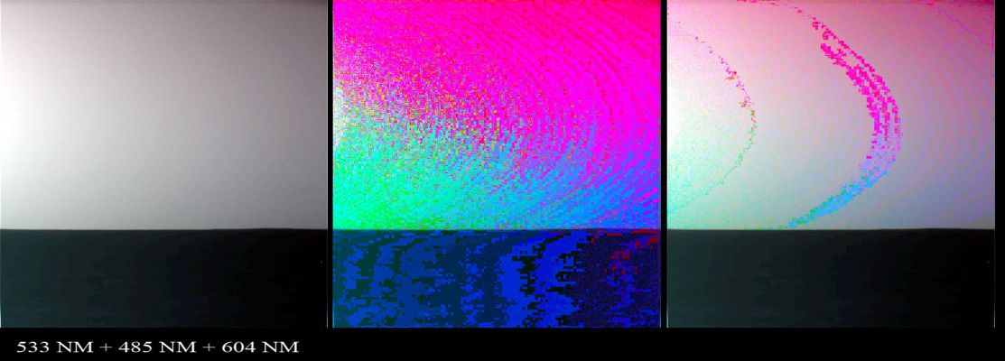 Vastitas Borealis' Horizon (credits: Dr M. Faccin)
Commento tecnico a cura di Marco Faccin:"...Questi frames sono stati evidentemente degradati di risoluzione - una camera "ccd" non fornisce questo tipo di immagini (...) pazienza, lavoriamo lo stesso come se la nostra scheda grafica andasse solo a 16 bit, ovvero con 64k di palette. Una prima conseguenza di ciò è che le sfumature divengono impossibile (ed il risultato si vede...); saturando al 100%, si può notare come esista una differenza di colore nel cielo, dovuta quasi sicuramente ad una stratificazione (diversi elementi e/o diverse densità dei medesimi elementi, questo non mi è ancora possibile dirlo con certezza).
Nella immagine ultima a Dx, ottenuta con la tecnica (...), si evidenzia una concentrazione di colore maggiore nel cielo, il che mi fa supporre la presenza di qualcosa di più solido (forse nuvole di polveri sottili o, chissà?, una "sacca di umidità"...). 
La verità è che se avessi avuto i frames originali almeno a 24 bit avrei sicuramente potuto circoscrivere con precisione questo fenomeno, mentre invece - con questa "materia prima", ne posso arrivare a mostrare solo una parte.
Insomma, la NASA ci ha nascosto qualcosa, almeno in questo specifico frangente, poichè abbiamo tanti altri frames di cielo che non sono stati degradati in questo modo (sfacciato), ed il risultato era visibile operando il processing addizionale e la superdefinizione, per quindi giungere a vedere un bellissimo cielo limpido e sfumato, senza scalini...".

Che altro aggiungere? I soliti grandissimi complimenti al Dr Faccin, per la Cura, l'Attenzione, la Competenza Tecnica e la"Voglia" (quella stessa "Voglia" che, alle volte, la NASA ci fa un pò passare...).
Parole chiave: Martian Horizon - Vastitas Borealis