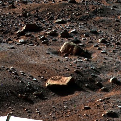 Morning "Water Frost" on Vastitas - Sol 79 (false (?) colors; credits: NASA)
Caption NASA:"A thin layer of water frost is visible on the ground around NASA's Phoenix Mars Lander in this image taken by the Surface Stereo Imager at 06:00 a.m. on Sol 79 (August 14, 2008), the 79th Martian day after landing. The frost begins to disappear shortly after 6 a.m. as the sun rises on the Phoenix Landing Site. The Sun was about 22° above the horizon when the image was taken, enhancing the detail of the polygons, troughs and rocks around the Landing Site. 

This view is looking east South-East with the Lander's eastern Solar Panel visible in the bottom lefthand corner of the image. The rock in the foreground is informally named "Quadlings" and the rock near center is informally called "Winkies". This false color image has been enhanced to show color variations".

Nota Lunexit: come direbbe Mr Spock "...la NASA, negli anni, non cambia mai, e la sua predilezione per l'irrilevante lo conferma ampiamente...". Già: ci dicono i nomi che hanno dato ai sassi, ma non ci spiegano perchè, a loro modo di vedere, questo frame sarebbe a falsi colori...
Parole chiave: Martian Surface - Rocks of different shapes and sizes