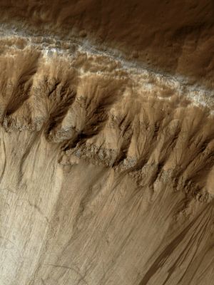Columnar Jointing (Natural Colors; credits for the additional process. and color.: Dr Paolo C. Fienga - Lunar Explorer Italia)
This image from the High Resolution Imaging Science Experiment (HiRISE) on NASA's Mars Reconnaissance Orbiter shows an exposure of layered rock that exhibits a type of fracturing - called Columnar Jointing - that results when cooling lava contracts. 
The observation is cited in a report, "Discovery of Columnar Jointing on Mars", publisged in the February 2009 issue of the journal Geology. The Authors propose that flooding by water was likely what caused a quick cooling of lava to result in this jointing. 
The image, taken Oct. 31, 2007, shows a portion of an Unnamed Crater about 16 Km (such as approx. 10 miles) in diameter and centered at 21,52° North Latitude and 184,35° East Long.   

Shown here is a section about 1 Km (0,6 mile) wide from the image catalogued by the HiRISE team as PSP_005917_2020. The column-forming fractures resemble textures common on Earth in locations such as the Colombia River Basalt Group and in the Colorado Plateau.
Parole chiave: Mars from orbit - Craters - Unnamed Crater with Columnar Jointing