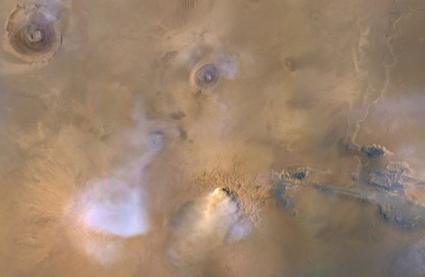 Flying over Olympus & Friends...
nessun commento
Parole chiave: Mars from orbit - Tharsis Region