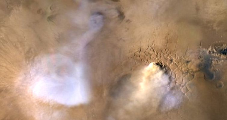 Flying over Olympus & Friends... (EDM)
Ho fatto un minimo di processing addizionale, magnificando ed esaltando contrasti e contorni. Immagine comunque splendida!
Parole chiave: Mars from orbit - Tharsis Region
