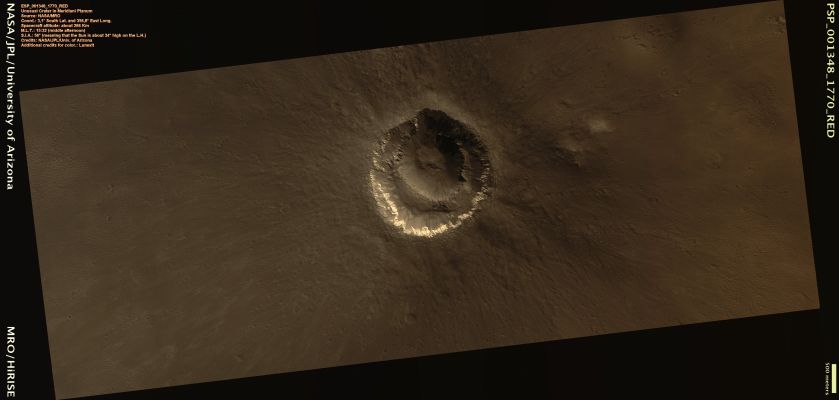 Unusual Crater in Meridiani Planum (Natural Colors; credits: Lunar Explorer Italia)
Questo è il context frame dal quale è stato estratto il particolare controverso che potete vedere nella Sezione "X-Mars" (frame "What is THAT???"). La colorizzazione è quanto di più realistico si possa ottenere usando la metodologia Made by Lunexit denominata "MULTISPECTRUM".

In questo frame, oltre al dettaglio che ha "intrigato" tanti Amici Lettori, potete vedere (e BENE) anche un elemento che, di fatto, supporta la nostra idea/ipotesi per cui, (poco) al di sotto della Superficie di Meridiani Planum, vi potrebbe essere un ulteriore ambiente (una sorta di intercapedine) destinato ad ospitare - magari stagionalmente - delle acque correnti e - chissà - forse anche delle Forme Vitali Indigene.

Il bolide che ha scavato questo cratere senza nome, infatti, se ci fate caso, pare aver sfondato l'ambiente-intercapedine il quale, per come appare in questa immagine, potrebbe trovarsi a non più di 8/10 metri al di sotto del Datum (o Altitudine Zero).

Solo "Fantasie"? Staremo a vedere...
Parole chiave: Mars from orbit - Craters - Unnamed Crater in Meridiani Planum