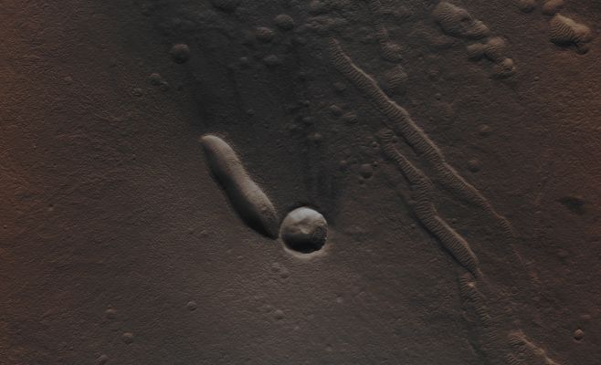 East Mareotis Tholus (Absolute Natural Colors; credits for the additonal process. and color.: Dr Paolo C. Fienga - Lunar Explorer Italia)
Mars Local Time: 15:22 (early afternoon)
Coord. (centered): 35,9° North Lat. and 274,9° East Long.
Spacecraft altitude: 287,9 Km (such as about 179,9 miles) 
Original image scale range: 57,6 cm/pixel (with 2 x 2 binning) so objects ~ 1 mt and 73 cm across are resolved
Map projected scale: 50 cm/pixel
Map projection: EQUIRECTANGULAR 
Emission Angle: 1,1° 
Phase Angle: 49,1°
Solar Incidence Angle: 48° (meaning that the Sun is about 42° above the Local Horizon)
Solar Longitude: 133,5° (Northern Summer)
Credits: NASA/JPL/University of Arizona
Additional process. and coloring: Lunar Explorer Italia
Parole chiave: Mars from orbit - Volcanoes - Mareotis Tholus