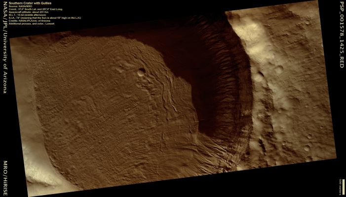 Southern Crater with Gullies and a small Landslide (Natural Colors; credits: Lunexit)
nessun commento
Parole chiave: Mars from orbit - Craters - Unnamed Crater with Gullies and Landslide