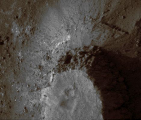 The "Door"... (edm n. 2 - Natural Colors; credits: Dr G. Barca & Lunar Explorer Italia)
nessun commento
Parole chiave: Mars from orbit - Anomalous Surface Feature - The "Door"