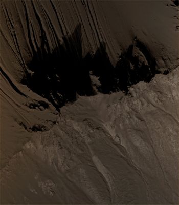 Section of the Outer Rim of Hale Crater (EDM - Absolute Natural Colors; credits for the additional process. and color.: Dr Paolo C. Fienga - Lunexit Team)
nessun commento
Parole chiave: Mars from orbit - Craters - Hale Crater