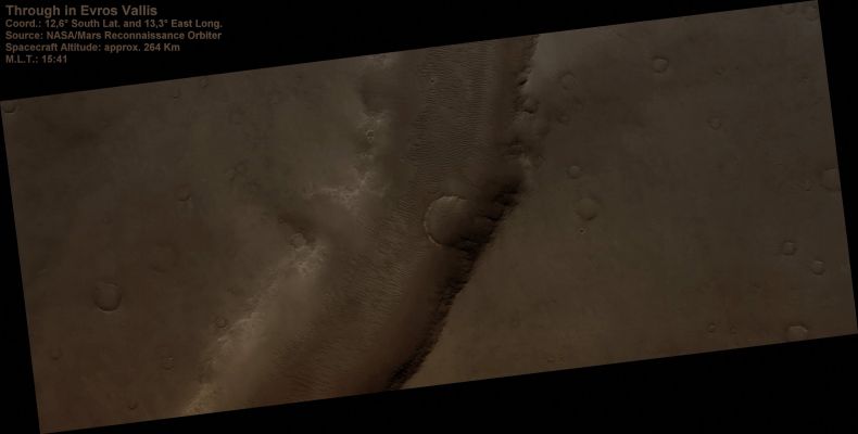 Through in Evros Vallis (Absolute Natural Colors; credits for the additional process. and color.: Dr Paolo C. Fienga - Lunexit Team)
nessun commento
Parole chiave: Mars from orbit - Troughs - Evros Vallis Region
