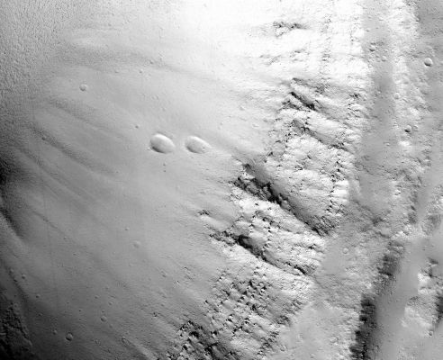 Scarp with Landslides and Boulder Tracks (extra-detail mgnf)
This subimage - or extra-detail mgnf - (approx. 480 meters across) shows boulder tracks from the landslide scar on the left side of the image. 
Some boulders can be seen forming trails along the slope at the top part of the subimage, while others can be seen at the end of their trails (...).
Parole chiave: Mars from orbit - Scarp with Landslides and BT
