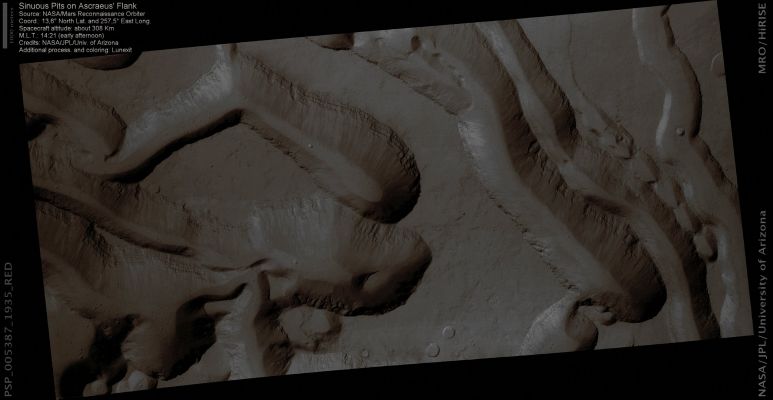 "Sinuous" Collapse Pits on Ascraeus Mons (Absolute Natural Colors; credits for the additional process. and color.: Dr Paolo C. Fienga - Lunexit Team)
nessun commento
Parole chiave: Mars from orbit - Collapse Features - Pits