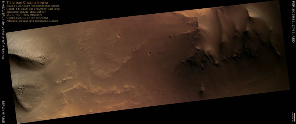 Portion of the "Interior" of Tithonium Chasma (Absolute Natural Colors; credits for the additional process. and color.: Drr Gianluigi Barca and Paolo C. Fienga - Lunexit Team)
nessun commento
Parole chiave: Mars from orbit - Tithonium Chasma