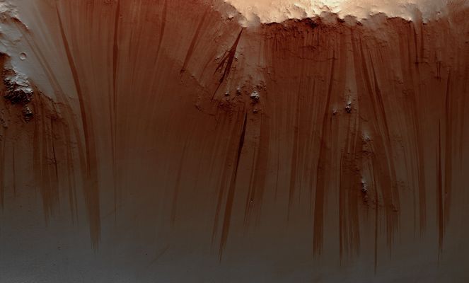 Seeps (MULTISPECTRUM; credits: Lunexit)
nessun commento
Parole chiave: Mars from orbit - Seeps - Dry Avalanches (?)