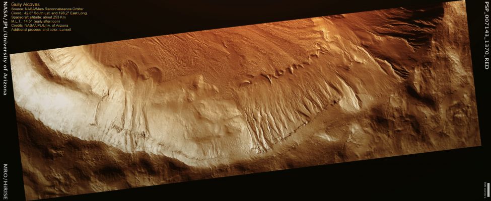 Gully Alcoves (MULTISPECTRUM; credits: Lunexit)
Several characteristics of crater wall gullies are visible in this image that provide possible insight into the formation mechanisms of gullies on Mars.

Gullies near the left side (North) of the image are deeper and originate in alcoves near the rim of the Crater. Gullies near the middle of the image are shallow and contain a more complex array of small channels. These smaller gullies initiate from a uniform elevation within the Crater Wall rather than at the Crater Rim. This suggests that the materials which flow down the Crater slopes to form the gullies originates at a specific layer exposed in the Crater Wall.
The undulating pattern of ridges on the Crater Floor (lower side of the image) appear similar to features interpreted as elsewhere on Mars that involve ice-rich materials.
Parole chiave: Mars from orbit - Craters - Unnamed Crater with Gullies
