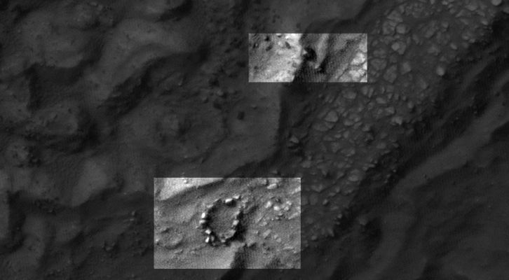 This IS SOMETHING! (extra-detail mgnf - credits: Dr M. Faccin)
Il rilievo in alto ci ricorda, effettivamente, un qualcosa che potrebbe essere stato scolpito NON dal vento, ma da qualcuno (o qualcosa) che stava assecondando delle  forme regolari (il Dr Faccin lo ha battezzato "La Pira", ma a noi ricorda di più un tetto o una piramide a base quadrata); quello più in basso, invece...

Beh, Signori, la Natura è Fantastica ma qui si "esagera" ed il dettaglio parla da solo!...

Morale: se si vogliono cercare REALMENTE le Anomalìe (o le Singolarità) di Superficie, bisogna andare a vedere MOLTO da vicino...

...Ed ancora una volta i nostri grandissimo Complimenti al SEMPRE eccezionale Dr Faccin!
Parole chiave: Mars from orbit - Controversial Surface Features