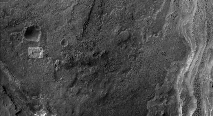 Talking about "90� angles"... (extra-detail mgnf n. 1 - credits: Dr M. Faccin)
...E che cosa scopriamo? 

Scopriamo che, a mano a mano che ci "avviciniamo" alla Superficie, il rilievo squadrato e regolare che ci appariva così intrigante da oltre 260 Km di altitudine, comincia a rivelarsi per quello che è davvero...
Parole chiave: Mars from orbit - Controversial Surface Feature