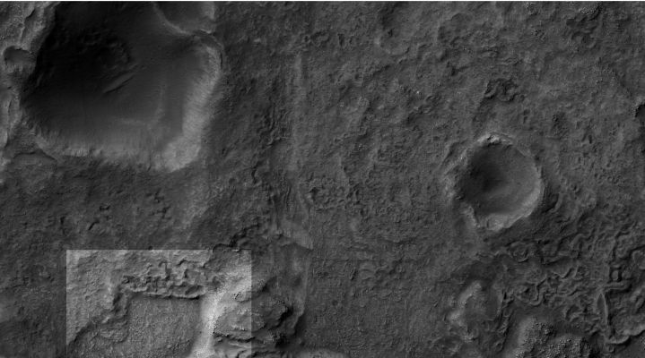 Talking about "90� angles"... (extra-detail mgnf n. 2 - credits: Dr M. Faccin)
...Un rilievo solo vagamente squadrato - ed in vero profondamente irregolare nella sua texture - che, di "artificiale", non ha proprio nulla...
Parole chiave: Mars from orbit - Controversial Surface Feature