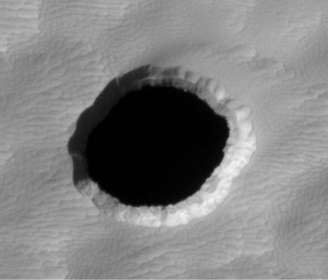 Small but deep Collapse Pit, North of Arsia Mons (extra-detail mgnf n. 2; credits: Dr G. Barca)
nessun commento
Parole chiave: Mars from orbit - Collapse Features - Tharsis Region