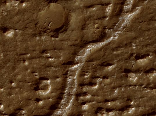 Chloride Salt Deposits within a Channel in Terra Sirenum (edm - natural colors; credits: Lunexit)
nessun commento
Parole chiave: Mars from orbit - Terra Sirenum Region