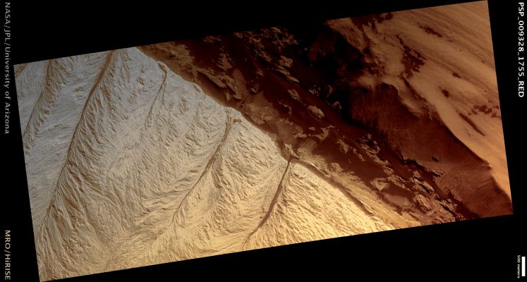 Layering and Faulting in Candor Chasma's Layered Deposits (natural colors; credits: Lunar Explorer Italia)
Mars Local Time: 15:24 (early afternoon)
Coord. (centered): 4,4° South Lat. and 288,8° East Long.
Spacecraft altitude: 271,0 Km (such as about 169,4 miles) 
Original image scale range: 54,2 cm/pixel (with 1 x 1 binning) so objects ~1,63 mt across are resolved 
Map projected scale: 50 cm/pixel 
Map projection: EQUIRECTANGULAR 
Emission Angle: 5,7° 
Phase Angle: 62,0°
Solar Incidence Angle: 58° (meaning that the Sun is about 32° above the Local Horizon)
Solar Longitude: 102,5° (Northern Summer)
Credits: NASA/JPL/University of Arizona
Additional process. and coloring: Lunar Explorer Italia
Parole chiave: Mars from orbit - Candor Chasma