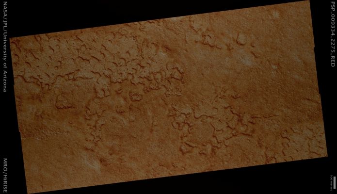 Thermophysical Boundary (possible True Colors; credits: Lunar Explorer Italia)
Mars Local Time: 15:14 (early afternoon)
Coord. (centered): 47,0° North Lat. and 118,4° East Long.
Spacecraft altitude: 304,8 Km (such as about 190,5 miles) 
Original image scale range: 30,5 cm/pixel (with 1 x 1 binning) so objects ~61 cm across are resolved 
Map projected scale: 25 cm/pixel 
Map projection: EQUIRECTANGULAR 
Emission Angle: 0,4° 
Phase Angle: 44,5°
Solar Incidence Angle: 44° (meaning that the Sun is about 46° above the Local Horizon)
Solar Longitude: 102,7° (Northern Summer)
Credits: NASA/JPL/University of Arizona
Additional process. and coloring: Lunar Explorer Italia
Parole chiave: Mars from orbit - Northern Mid-Latitudes